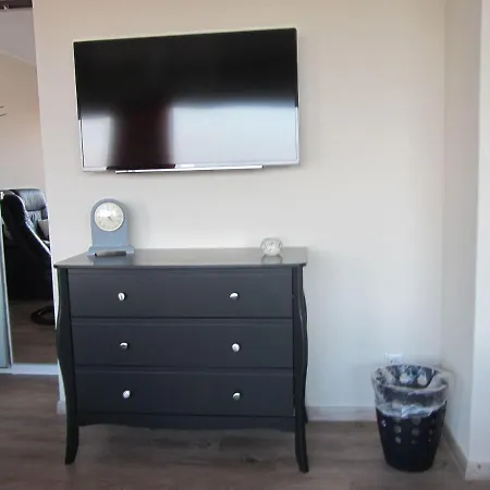 Luv-und-lee-apartment-44a *